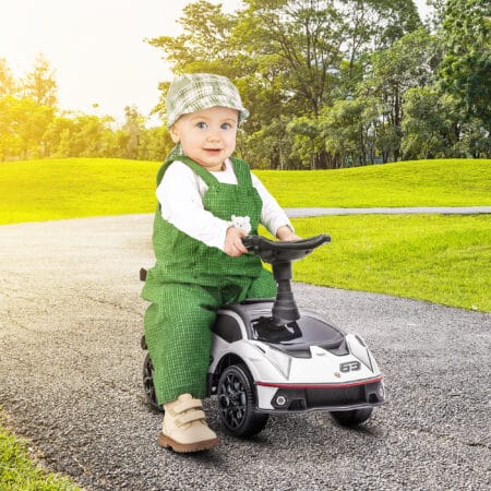 Weiss-schwarzes Rutschauto als Kinderfahrzeug mit Hupe, perfekt für den Einsatz drinnen und draussen.