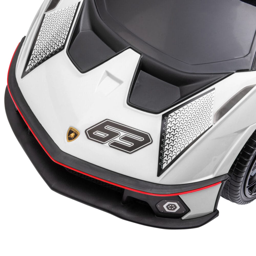 Weiss-schwarzes Rutschauto als Kinderfahrzeug mit Hupe, perfekt für den Einsatz drinnen und draussen.