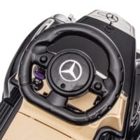 Schwarzes Rutschauto als Kinderfahrzeug mit Kippschutz und integriertem Stauraum, ideal für Kinder von 18-48 Monaten.