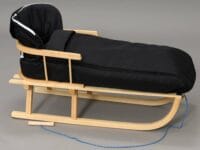 Schlitten mit Winterfusssack & Rückenlehne Schwarz
