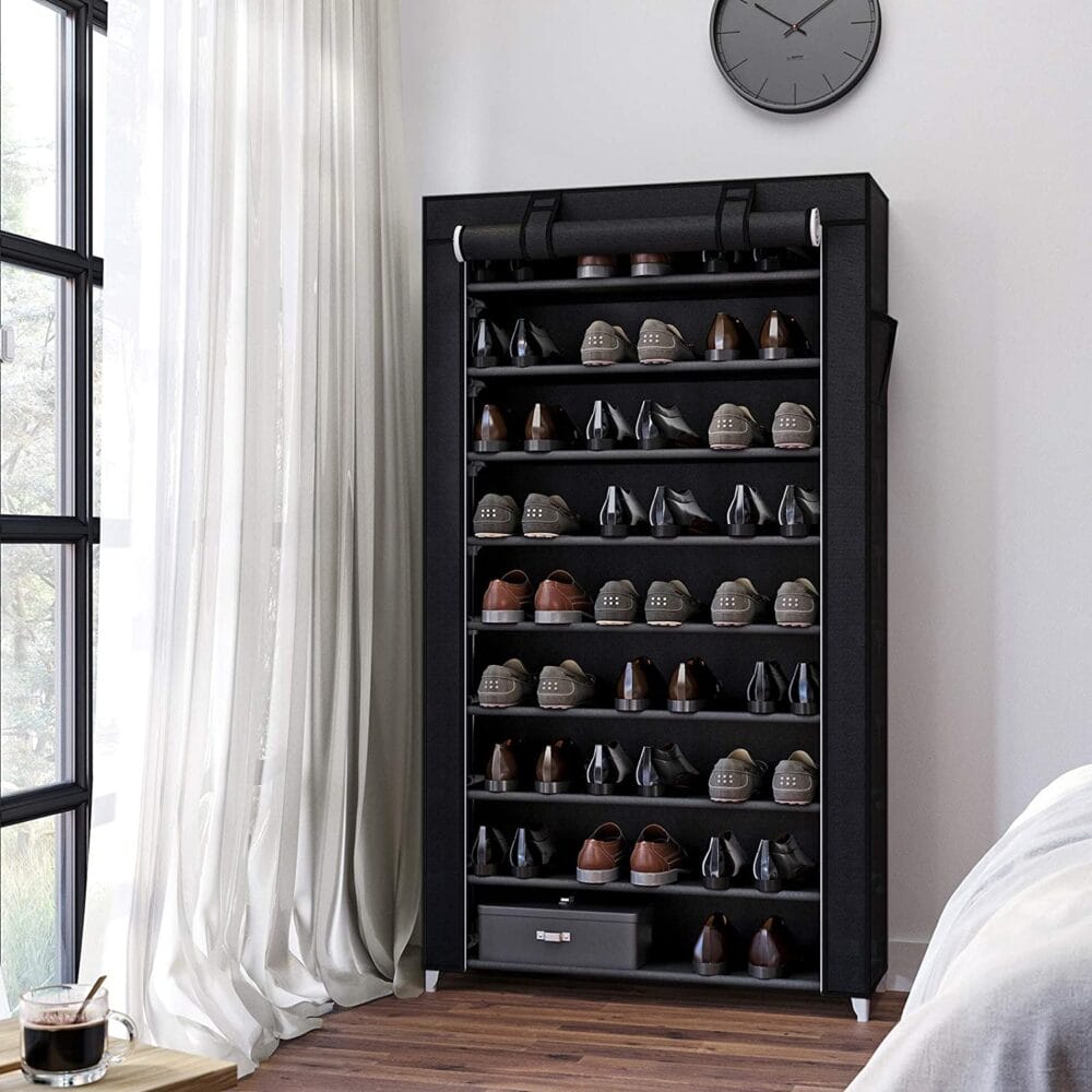 Schuhregal mit Abdeckung in 88x28x160 cm, schützt Schuhe vor Staub und Schmutz.