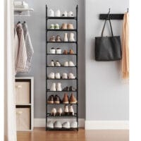 Schuhregal mit zehn Etagen für eine grosse Schuhsammlung.