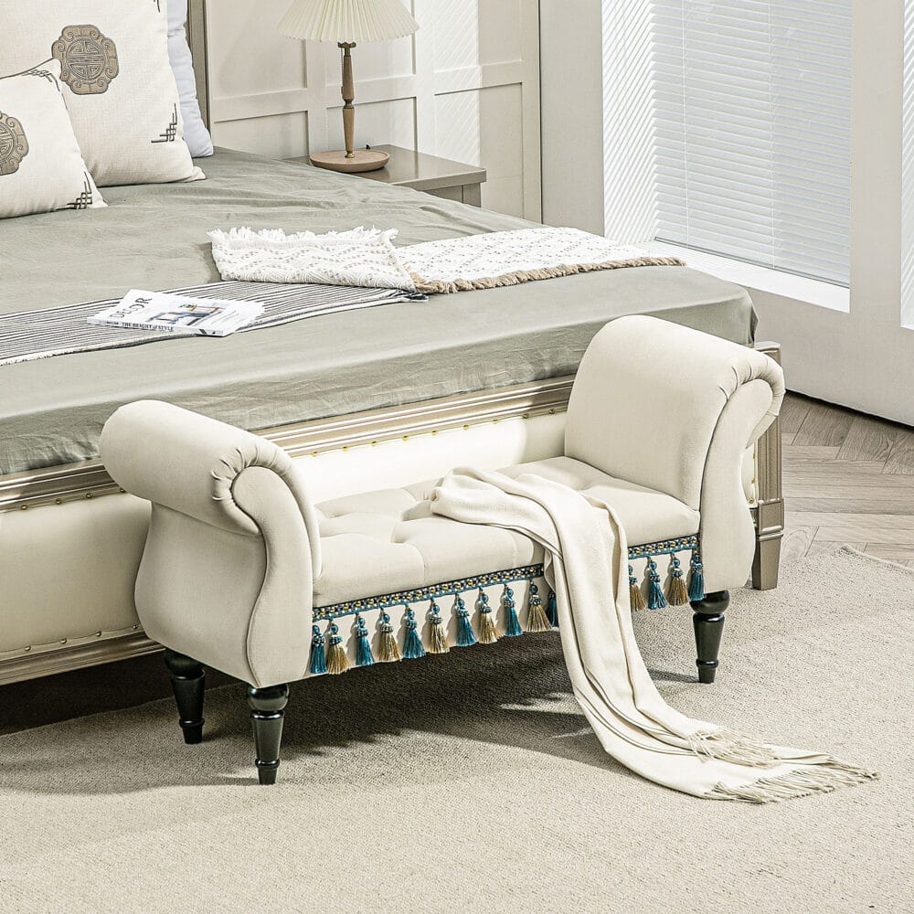Beige Polsterbank im Vintage-Design mit Samtoptik, ideal als stilvolle Sitzgelegenheit, Masse 117x40x58cm.