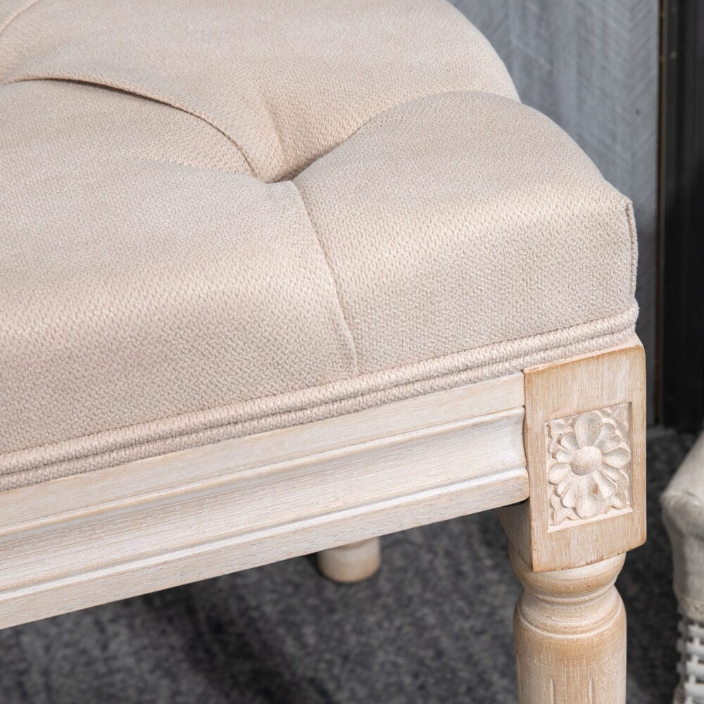 Beige Polsterbank im Vintage-Stil, belastbar bis 120kg, Masse 80x40x43cm. Perfekt für kleine Räume oder als Akzentmöbel.