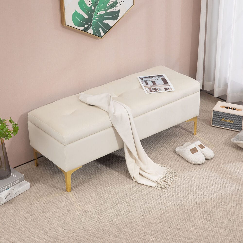 Beige Sitzbank in Samtoptik mit Stauraum, Masse 120x44x44.5cm. Bietet vielseitigen Komfort und Ordnung.