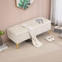 Beige Sitzbank in Samtoptik mit Stauraum, Masse 120x44x44.5cm. Bietet vielseitigen Komfort und Ordnung.