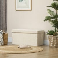 Cremeweisse faltbare Sitzbank mit luxuriöser Samtoptik und viel Stauraum, eine vielseitige und platzsparende Ergänzung für jeden Raum.