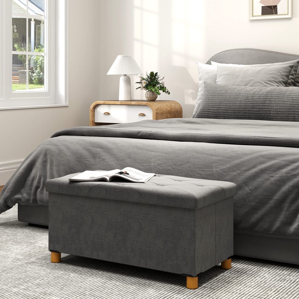 Graue faltbare Sitzbank in eleganter Samtoptik mit geräumigem Stauraum, ideal für kleine Räume und schnelle Verstauung.