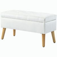 Weisse Sitzbank mit schicker Samtoptik, praktischem Stauraum und stabilen Gummiholzbeinen, eine helle und elegante Ergänzung.