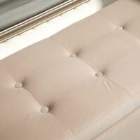 Beige Sitzbank mit Stauraum, Armlehnen und Samtoptik, Masse 107x42x65cm. Bietet maximalen Komfort und Eleganz.