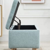 Hellgrüne Sitzbank mit Stauraum, Masse 110x39x45cm. Eine frische Farbe für ein funktionales Möbelstück.