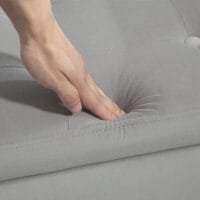 Hellgraue Sitzbank mit Stauraum in Samtoptik, Masse 107x42x65cm. Bringt Eleganz und praktische Aufbewahrung in den Raum.