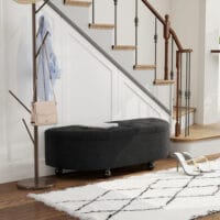 Dunkelgraue Sitzbank mit luxuriösem Velvet-Touch und integriertem Stauraum, Masse 120x46x42cm.