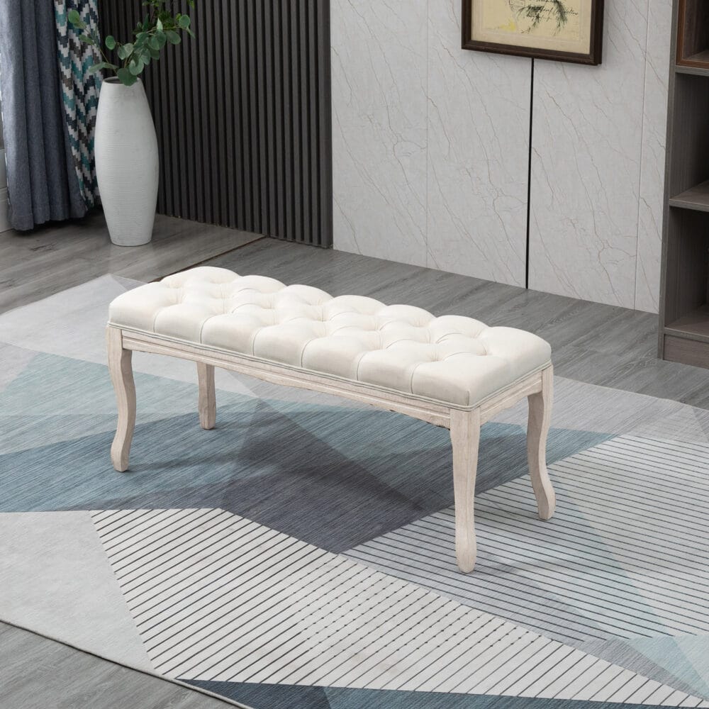 Beige Polsterbank im Vintage-Stil, gefertigt aus Gummiholz und Leinen. Eine Kombination aus Robustheit und Eleganz.