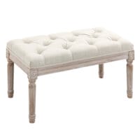 Ein cremeweisser Sitzhocker mit gepolstertem Sitz und Holzbeinen in Leinenoptik.