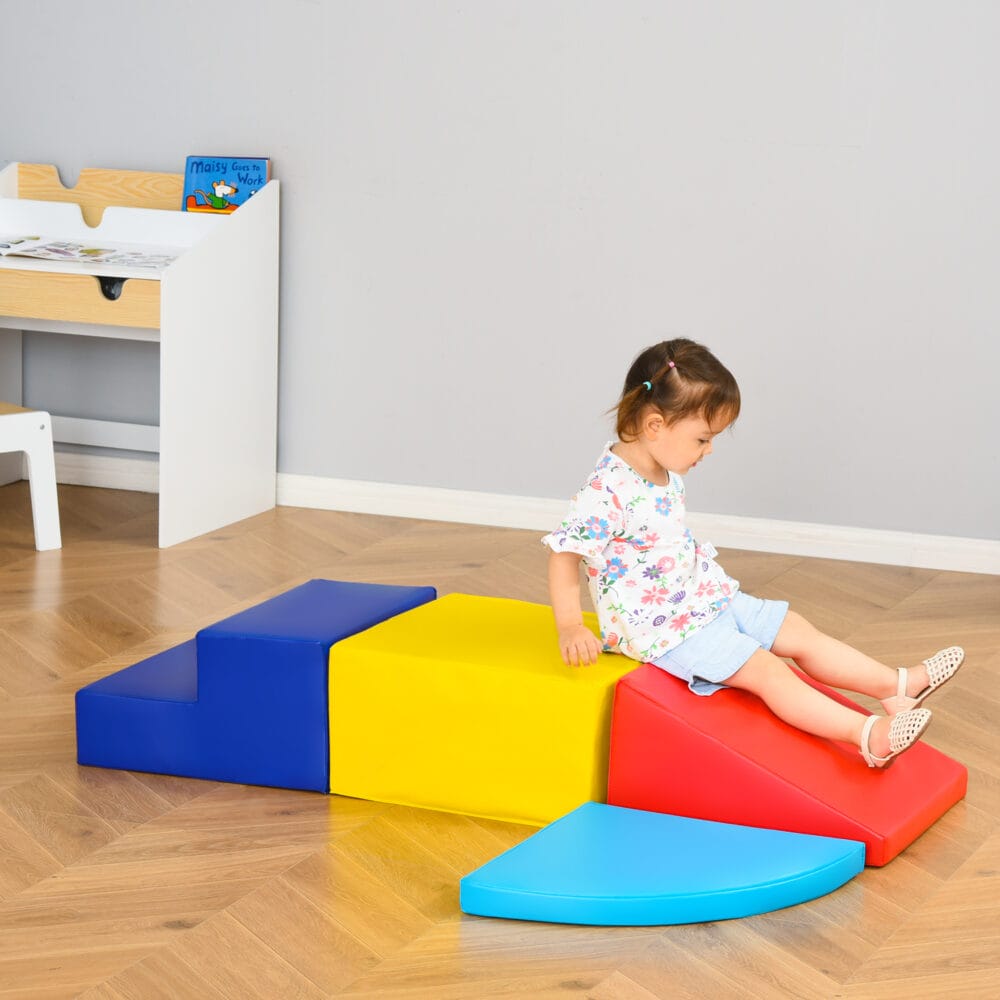 4-teiliges Set Softbausteine, ideal für Kinder von 12-36 Monaten. Weiche und sichere Bausteine für die motorische Entwicklung.