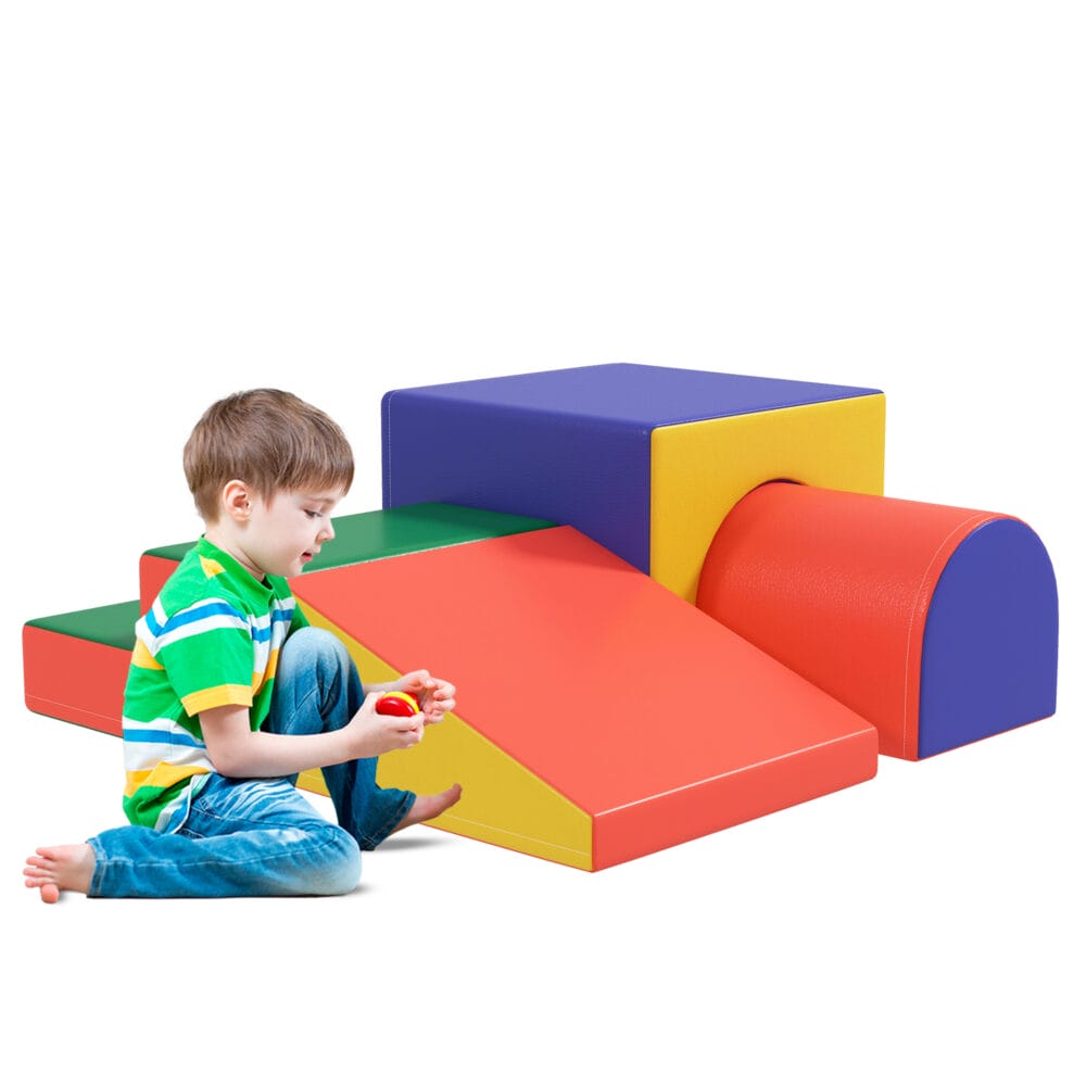 4er-Set Softbausteine aus Kunstleder und EPE, ideal für Kinder von 1-3 Jahren. Weiche und strapazierfähige Bausteine für erste Konstruktionen.