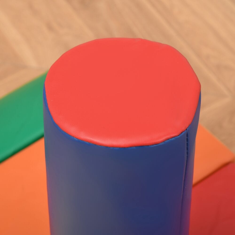 Bunte 7-teilige Softbausteine, ideal für das Kinderzimmer. Fördern die Kreativität und Motorik beim Bauen.