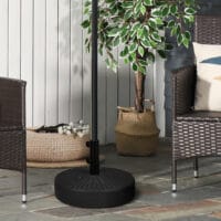 Schwarzer Sonnenschirmständer in Rattanoptik aus HDPE, 29kg.