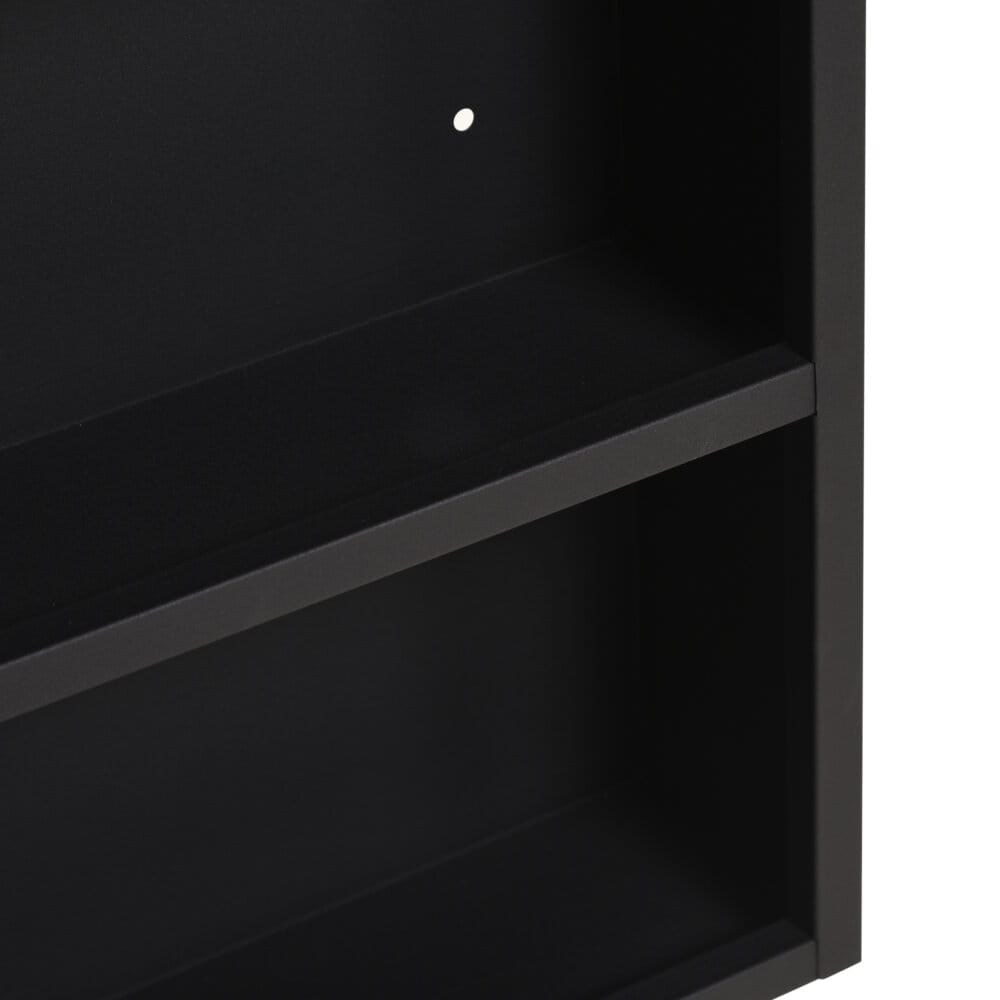 Ein moderner Spiegelschrank aus schwarzem Edelstahl mit einem Glasregal.