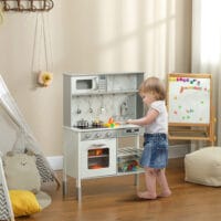 Weisse, höhenverstellbare Spielküche mit Elektroherd, ideal für Kinder von 3-8 Jahren. Sie passt sich der Grösse des Kindes an und wächst mit ihm mit.