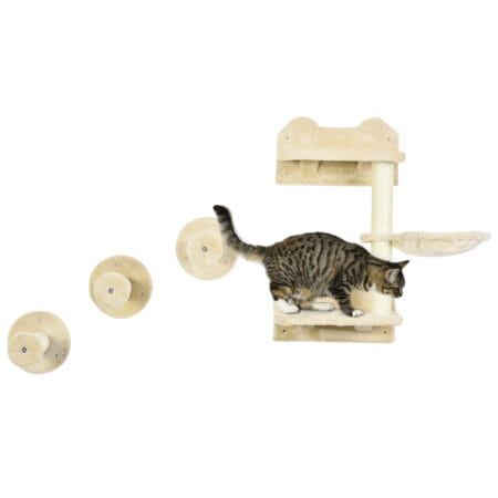 Beige-cremeweisser Sprungturm mit mehreren Kratzbäumen für Katzen, bietet vielfältige Kletter- und Kratzmöglichkeiten.