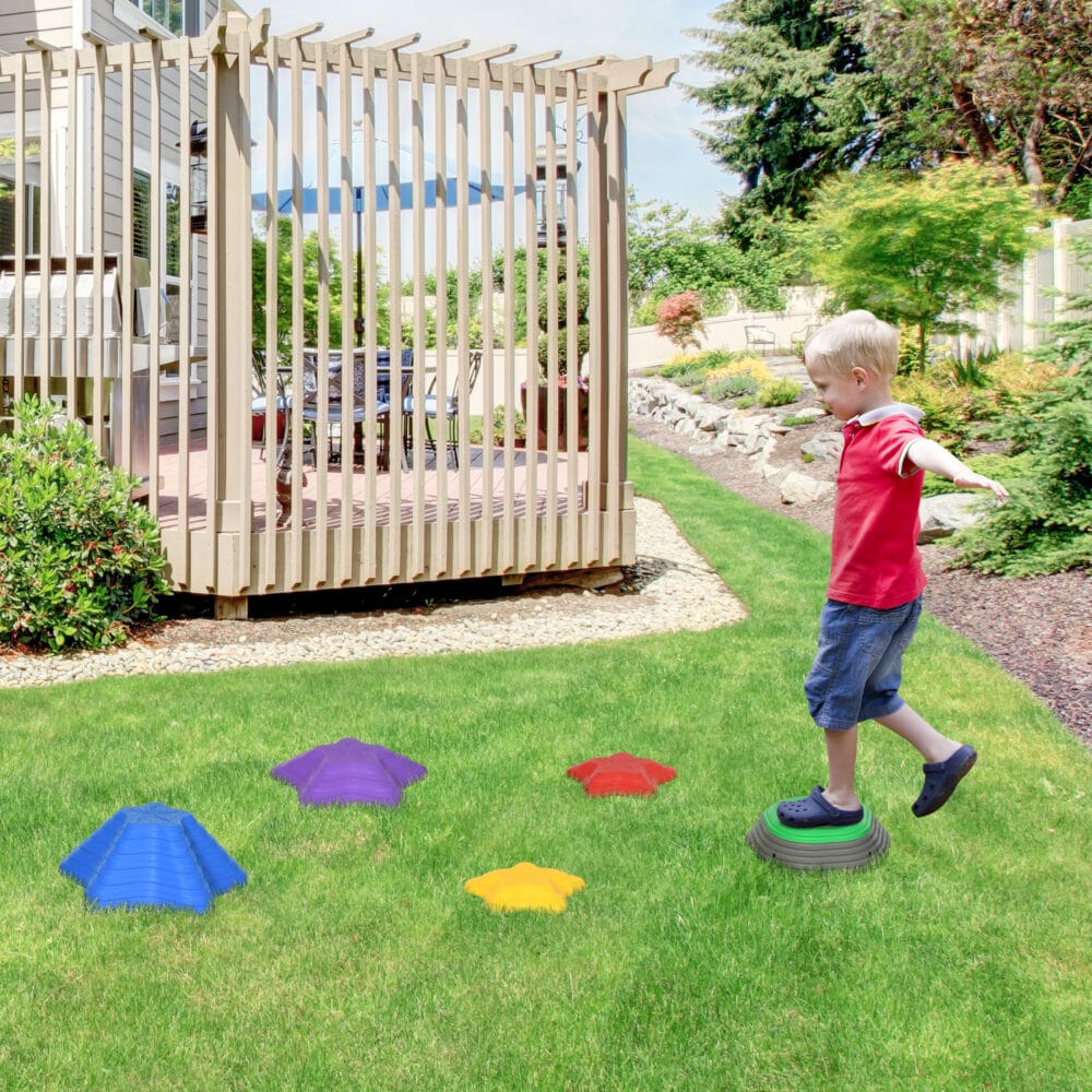 Stapelspielzeug in Form von rutschfesten Flusssteinen, ideal für Balancespiele bis 80kg. Es fördert Koordination und Körperbeherrschung bei Kindern.