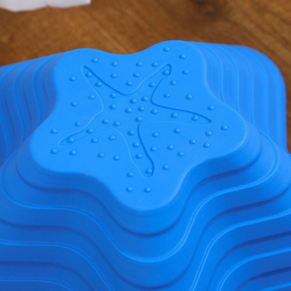 Stapelspielzeug in Form von rutschfesten Flusssteinen, ideal für Balancespiele bis 80kg. Es fördert Koordination und Körperbeherrschung bei Kindern.