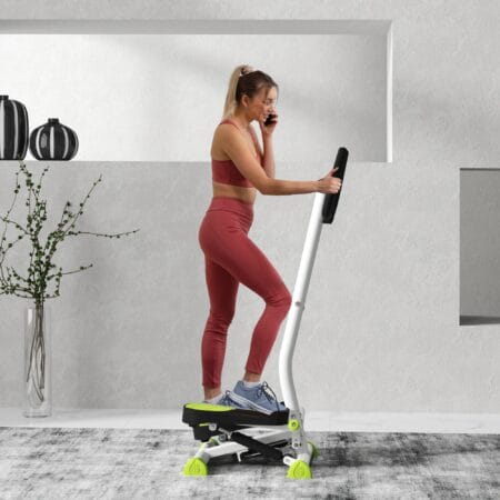 Grüner Swing Stepper mit LCD und Handgriff, belastbar bis 100kg.