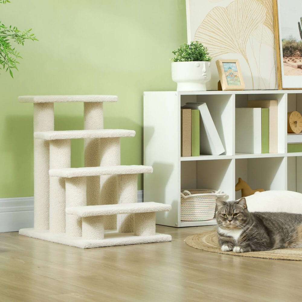 Beige Tiertreppe mit 4 Stufen.