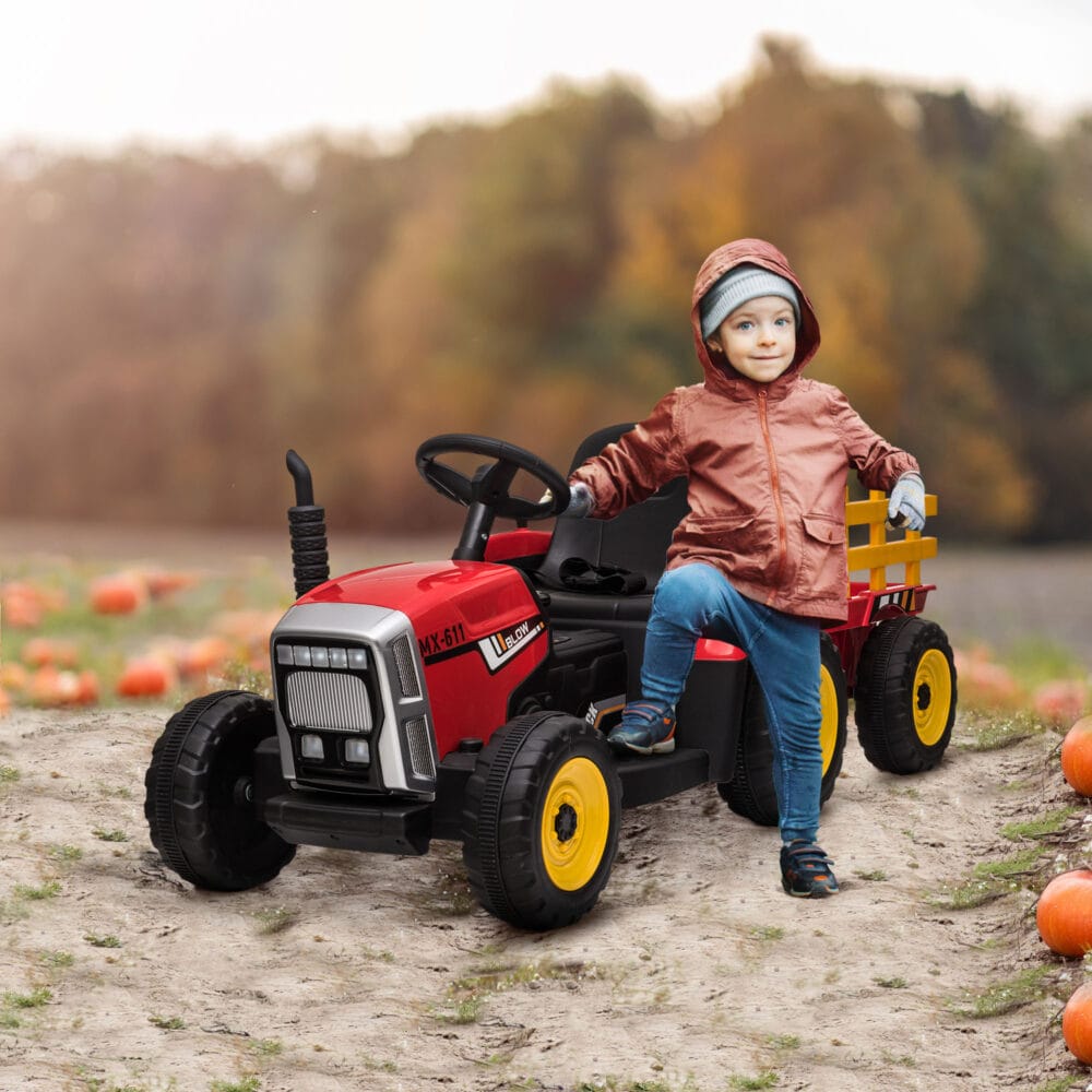 Roter Traktor als Elektroauto für Kinder von 3-6 Jahren, inklusive abnehmbarem Anhänger für realistisches Spielen.