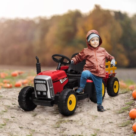 Roter Traktor als Elektroauto für Kinder von 3-6 Jahren, inklusive abnehmbarem Anhänger für realistisches Spielen.