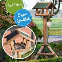 Wetterfestes Futterhaus mit Ständer, dekorativ für die Vogelfütterung.