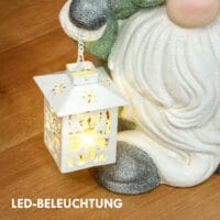 Weihnachtsdeko Weihnachtsmann Figur 42cm mit Baum-Mütze & LED-Laterne