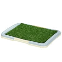 Blaue Welpentoilette mit Kunstrasen (63x48,5cm) für Indoor & Outdoor.